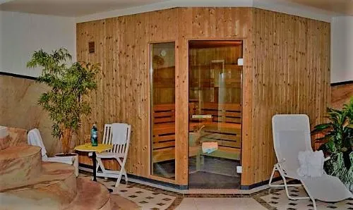 Sauna mit Ruheliegen im Seepark Hotel